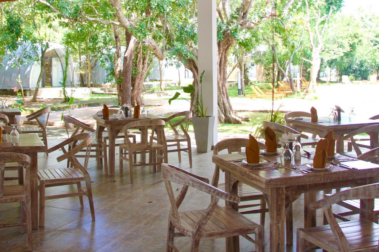 Nivadoo Resort Сігірія Екстер'єр фото The restaurant at the resort