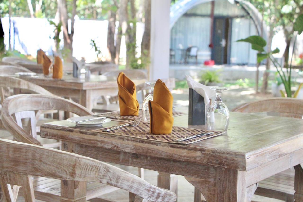Nivadoo Resort Сігірія Екстер'єр фото Restaurant