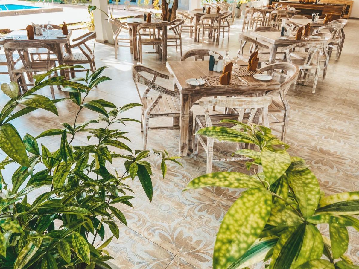 Nivadoo Resort Сігірія Екстер'єр фото The interior of the restaurant