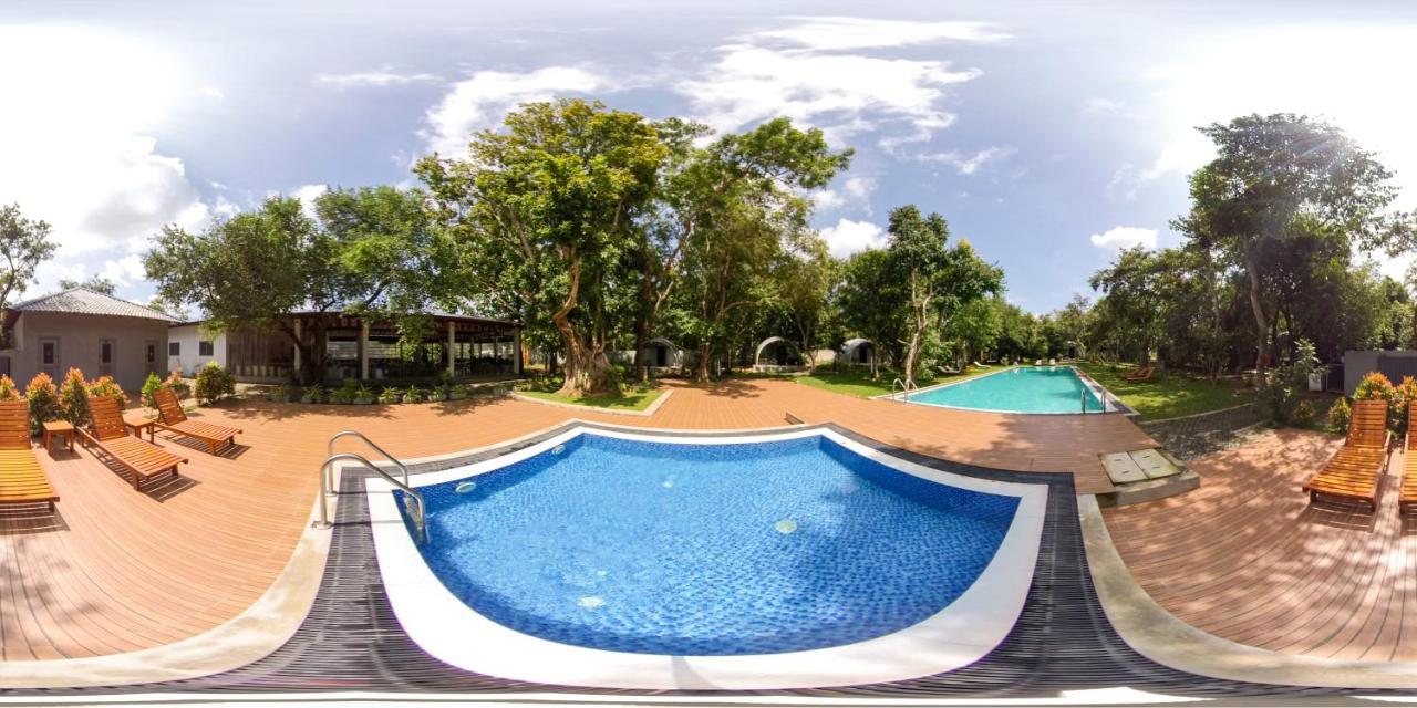 Nivadoo Resort Сігірія Екстер'єр фото A 360° image of the swimming pool at the resort
