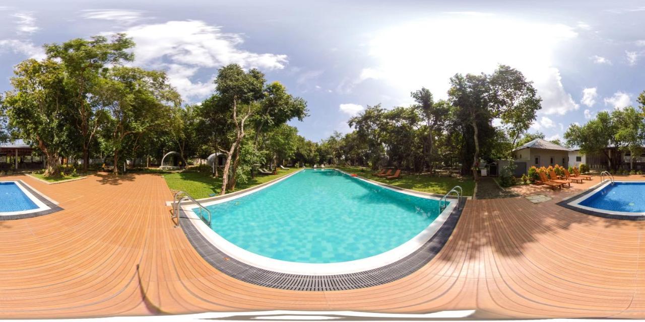 Nivadoo Resort Сігірія Екстер'єр фото A 360° image of a swimming pool