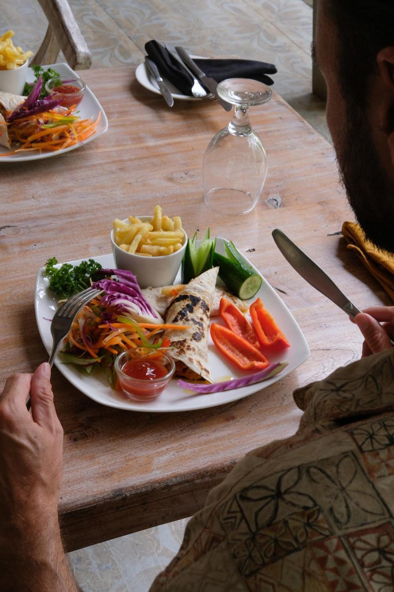 Nivadoo Resort Сігірія Екстер'єр фото A plate of food